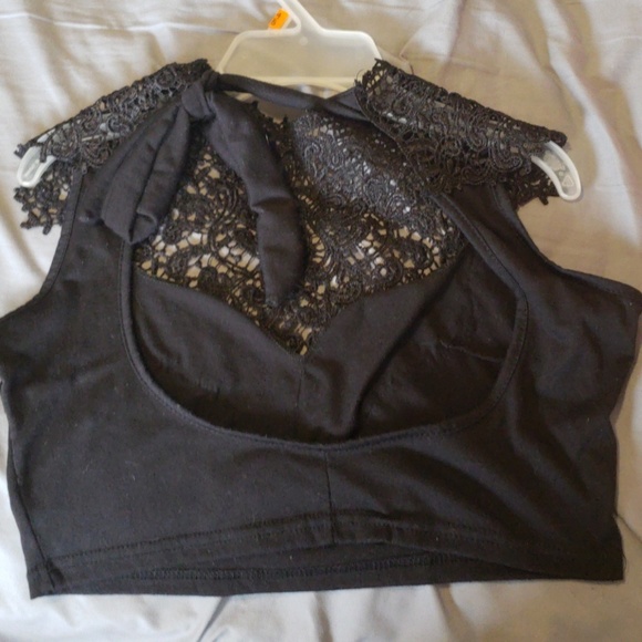 Crop top - Picture 2 of 4